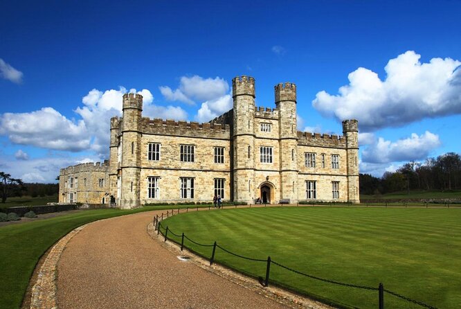 Leeds Castle, Cliffs of Dover and Canterbury Day Trip from London with Guided Cathedral Tour - The day in six useful points