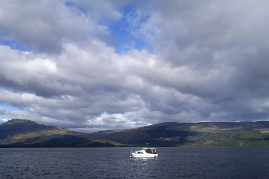 Loch Lomond: Island Discovery 2-Hour Cruise - A comfortable boat with a useful bar