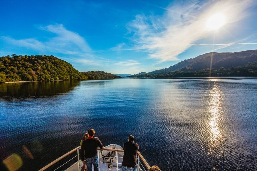 Loch Lomond: Scottish Highlands Sightseeing Cruise - Seating, weather, and the onboard bar