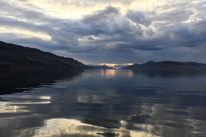Loch Ness 1-Hour Cruise with Urquhart Castle Views - Drinks, snacks, Wi-Fi, and onboard comfort