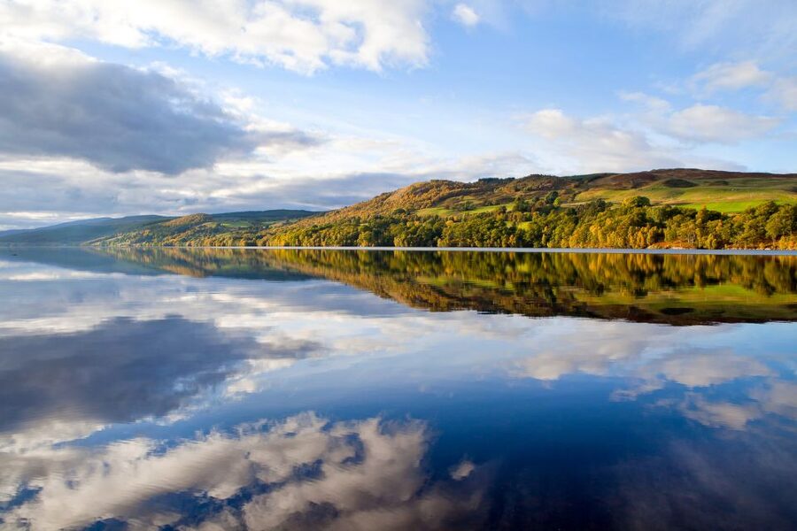 Loch Ness: Urquhart Castle Round-Trip Cruise - Snacks, drinks, Wi-Fi, and dogs
