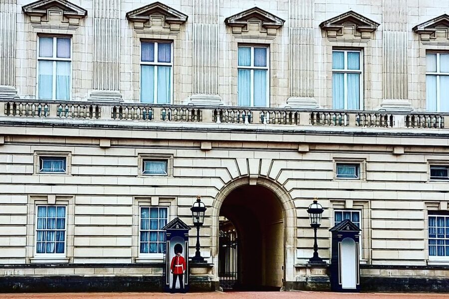 London: 30 London Sights Guided Walking Tour - What the guide adds to the five-hour route