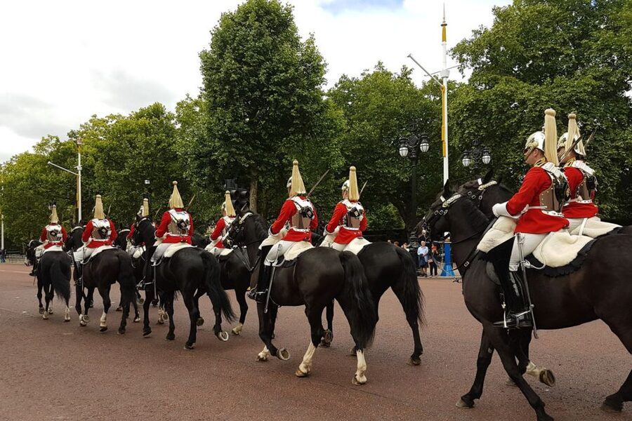 London: 30 London Sights Guided Walking Tour - Starting at the Ritz and crossing Green Park