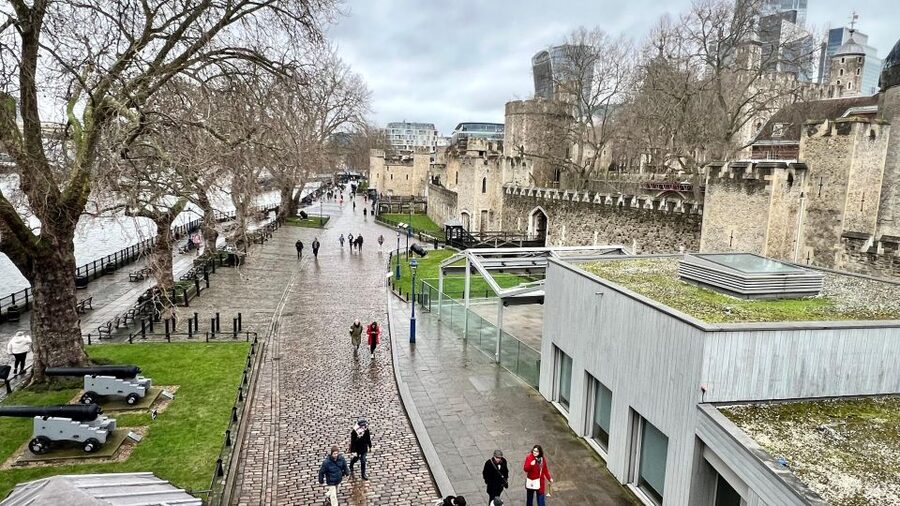 London: 5-Hour Private Tour with Pickup - Communication Before the Pickup