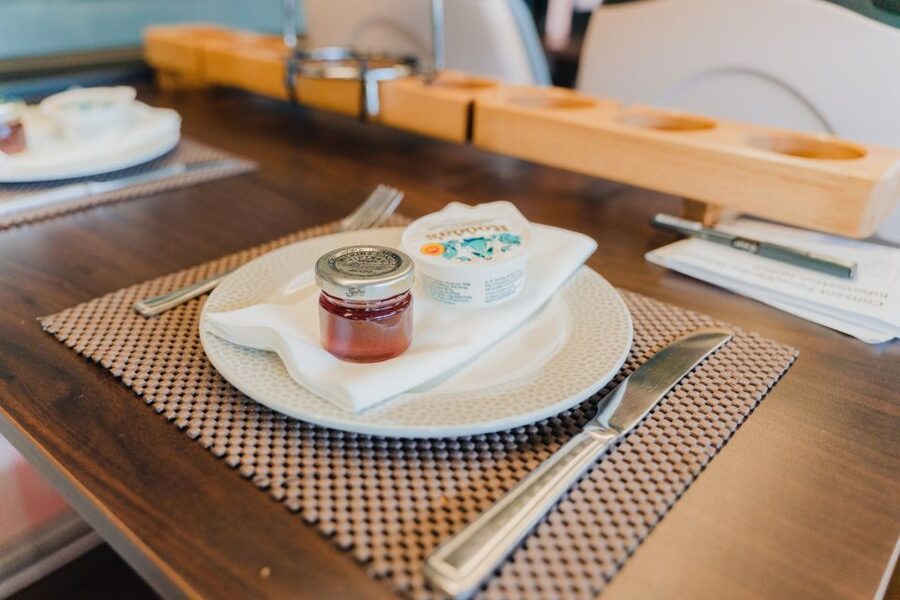 London: Afternoon Tea Bus with a Glass of Prosecco - A hosted ride, not a traditional guided tour