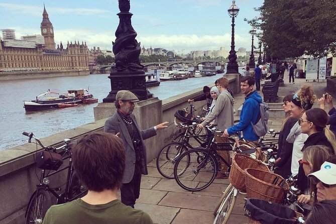 London Bike Tour: Landmarks, Secret Gems, Pub Stop & Street Art - Why a bicycle works so well in central London