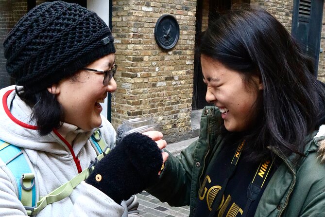 London Bridge & Borough Market Food Tour with 7 Authentic Dishes - A pub stop for British cheese and local drinks