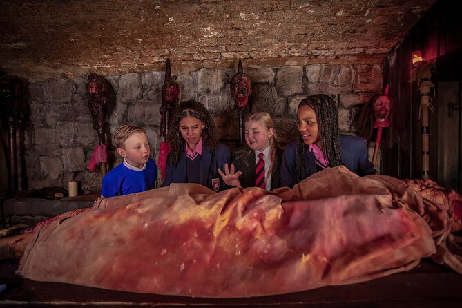 London Bridge Experience and Tombs - The sights, sounds, and smells of old London
