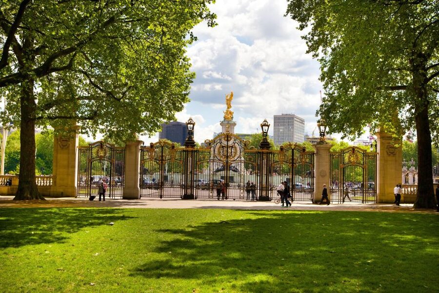 London: Buckingham Palace & Changing of the Guard Experience - Why this $26 walk is more than a palace photo stop