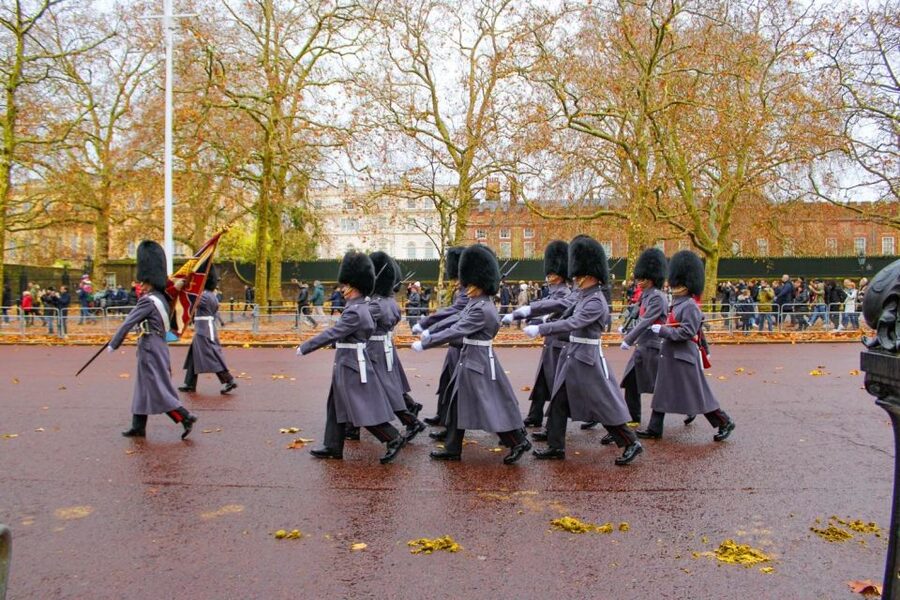 London: Buckingham Palace & Changing of the Guard Experience - Buckingham Palace and Lancaster House