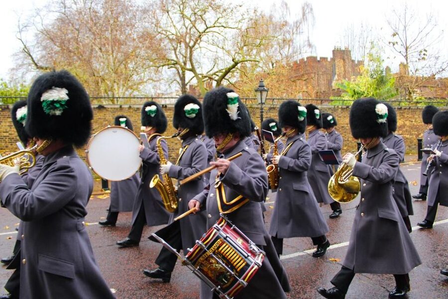 London: Buckingham Palace & Changing of the Guard Experience - Westminster Abbey and the finish near Big Ben