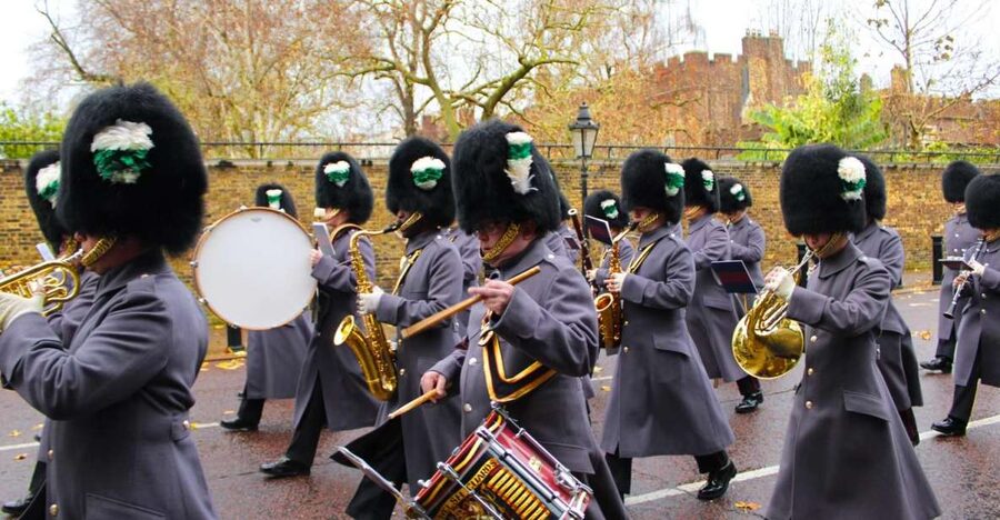 London: Buckingham Palace & Changing of the Guard Experience - Walking toward Buckingham Palace