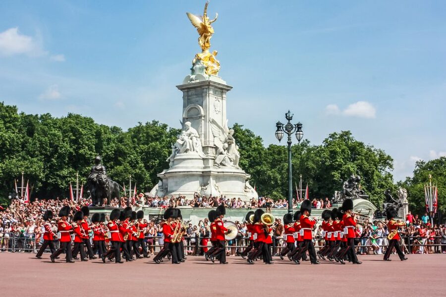 London: Buckingham Palace Entry & Changing of the Guard Tour - Meeting at the Duke of York Column