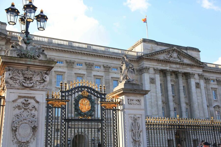 London: Buckingham Palace Entry Ticket & Royal Walking Tour - Walking The Mall, London’s royal approach