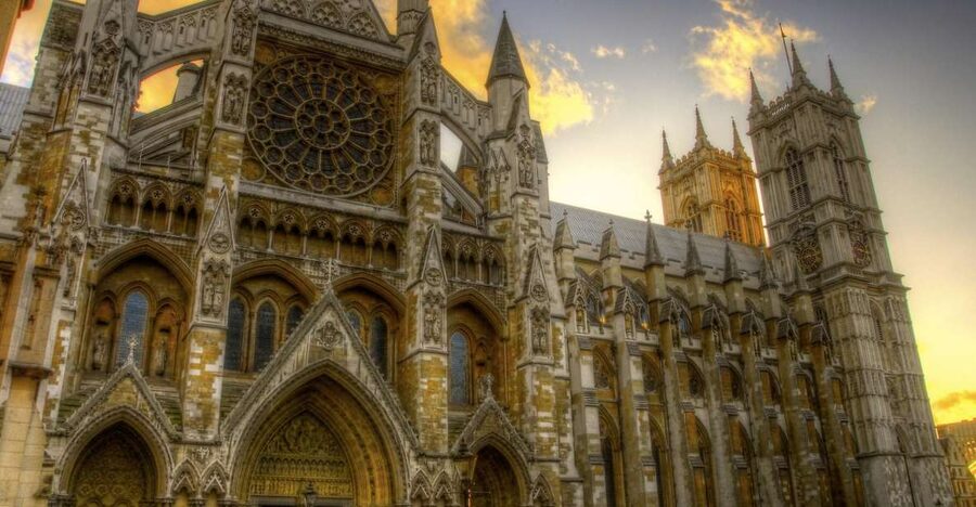 London: Buckingham Palace, Westminster Abbey & Big Ben Tour - Buckingham Palace and the best guard-change timing