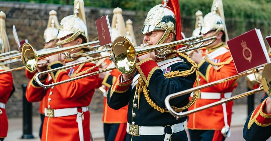 London: Changing of The Guard Tour - Sunday Changes and Ceremony Uncertainty