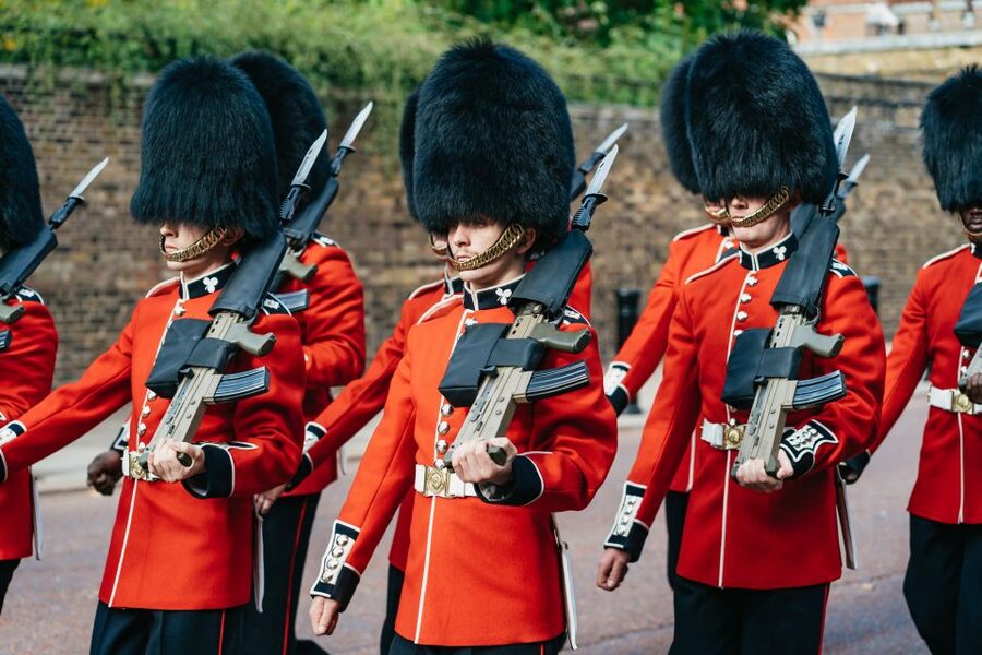 London: Changing of The Guard Tour - What You Learn About the Uniforms