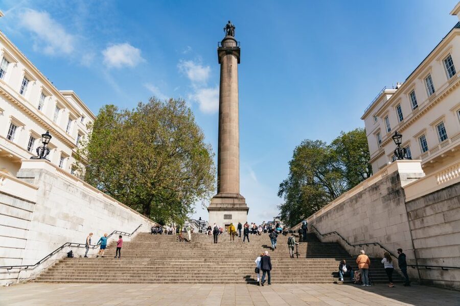 London: Changing of the Guard Tour by Buckingham Palace - Why this tour works better than waiting at Buckingham Palace