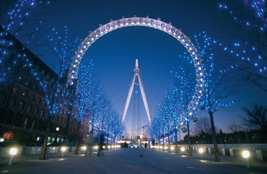 London: Christmas Lights Nighttime Bus Tour with Live Guide - Is the $40.41 price good value?