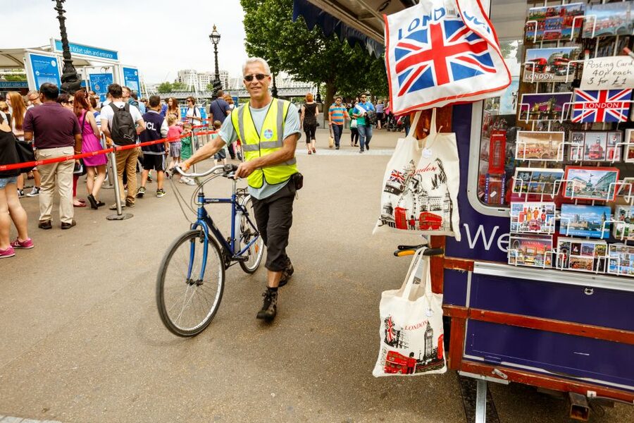 London: Classic Gold 3.5-Hour Bike Tour - Big Ben, Parliament, and the river crossing