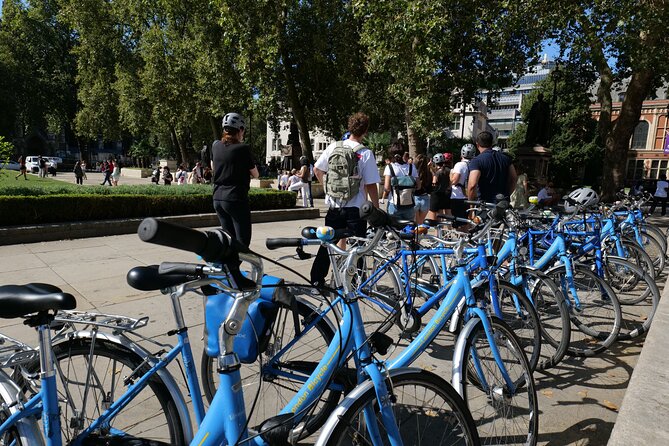 London Classic Landmarks Bike Tour with Local Guide - Trafalgar Square and the practical side of city cycling