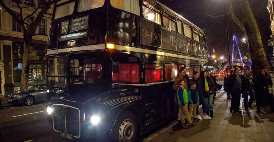 London: Comedy Horror Ghost Tour on a Bus - A vintage Necrobus sets the mood