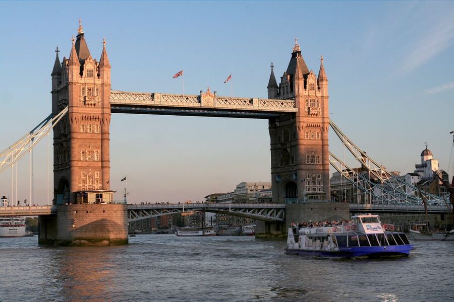 London: Crown Jewels Tour with River Cruise - Who should book this four-hour tour?