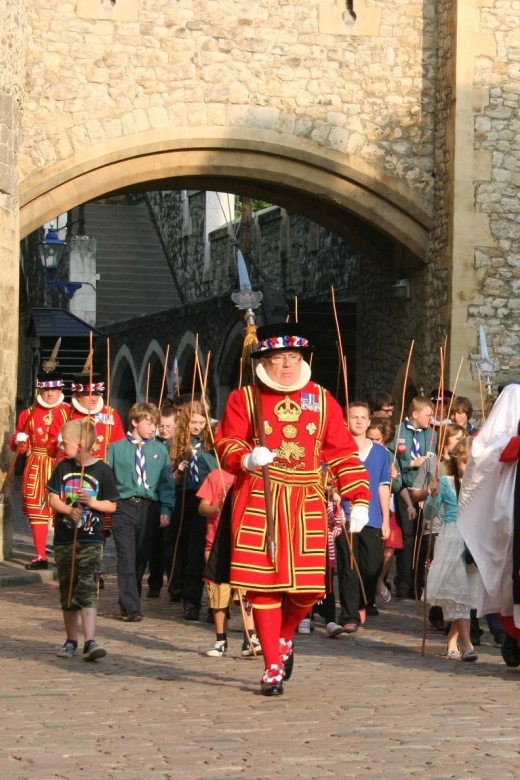 London: Easy Access Tower of London and Crown Jewels Tour - How long the tour takes and what the pace feels like
