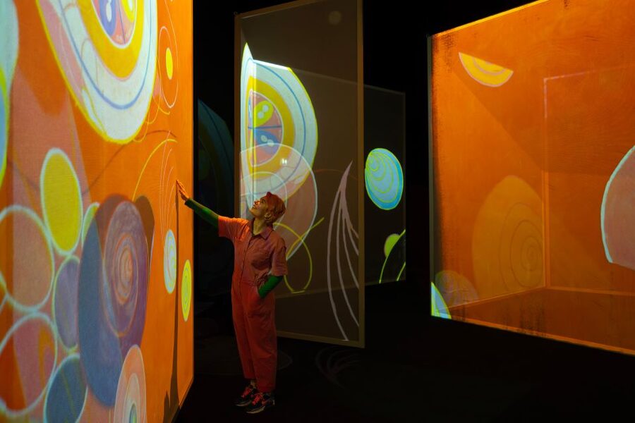 London: Entry Ticket to Frameless Immersive Art Experience - How FRAMELESS compares with a traditional museum