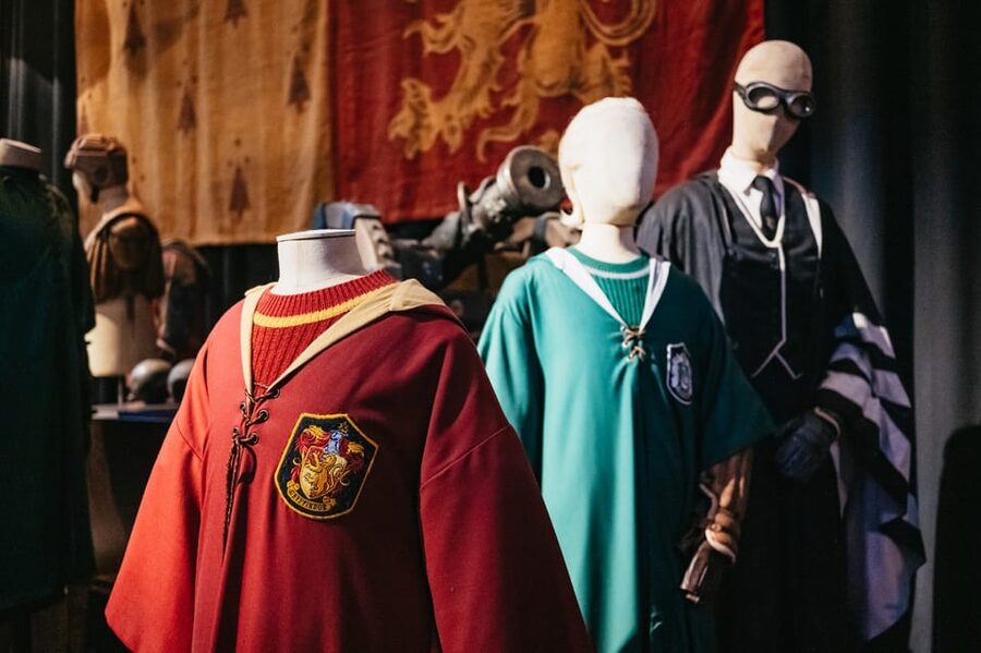 London: Fully-Guided Making of Harry Potter Tour - Food, Butterbeer, and practical comfort