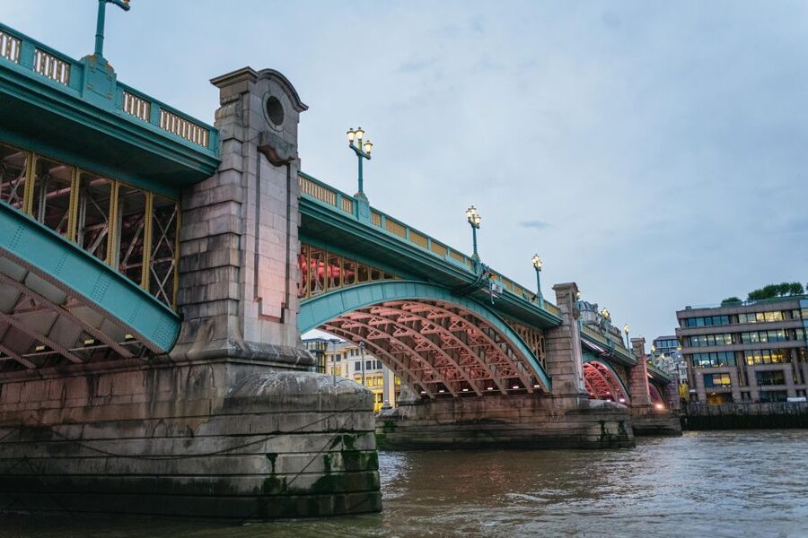 London: Ghost Walk and River Thames Boat Ride - How spooky is it?