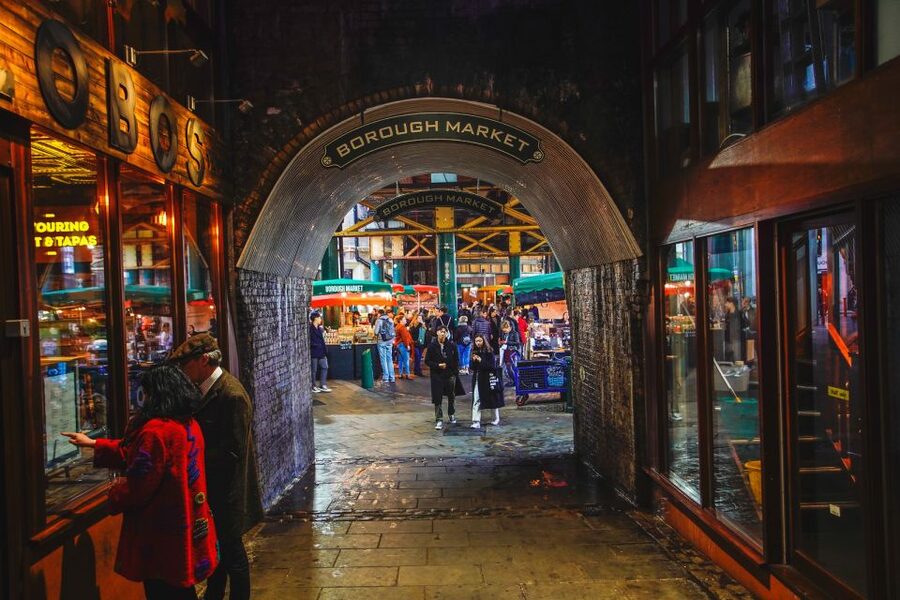 London: Harry Potter Movies Walking Tour (Kids Go Free) - Group size, walking pace and family comfort