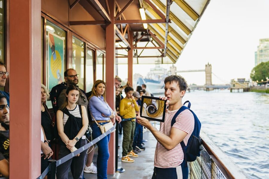 London: Harry Potter Walking Tour in German - Finishing near the Palace Theatre