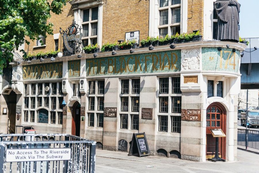 London: Historic Pubs of Central London Walking Tour - Four pubs, four different moods