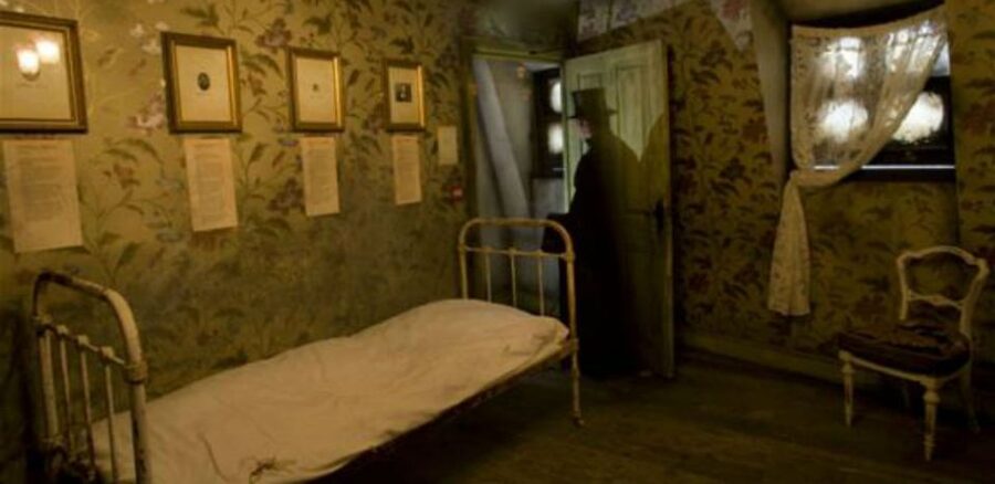 London: Jack the Ripper Museum Tickets - Entering the small museum at 12 Cable Street