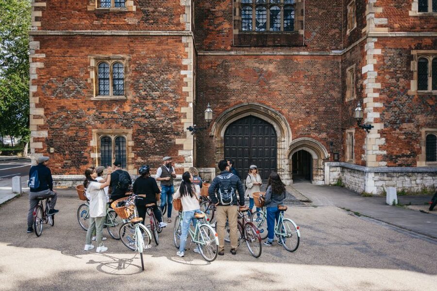 London: Landmarks & Secrets Bike Tour with Pub & Street Art - Who should book this bike tour?