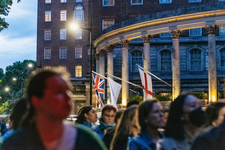 London: London by Night Sightseeing Open-Top Bus Tour - The guides are a major part of the experience