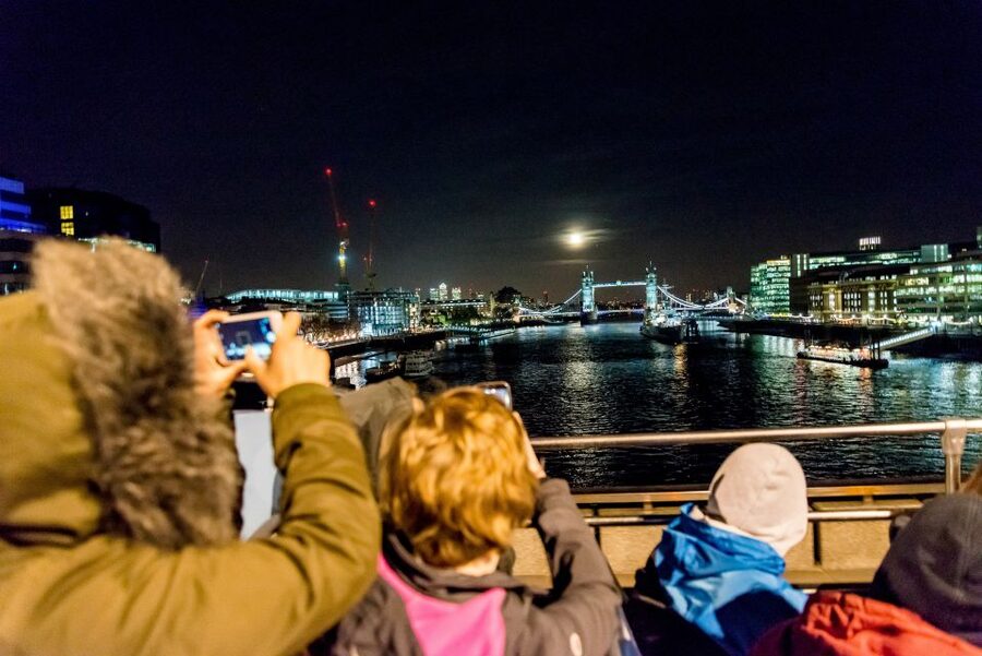 London: Nighttime Open-Top Bus Sightseeing Tour - The live guide makes the difference