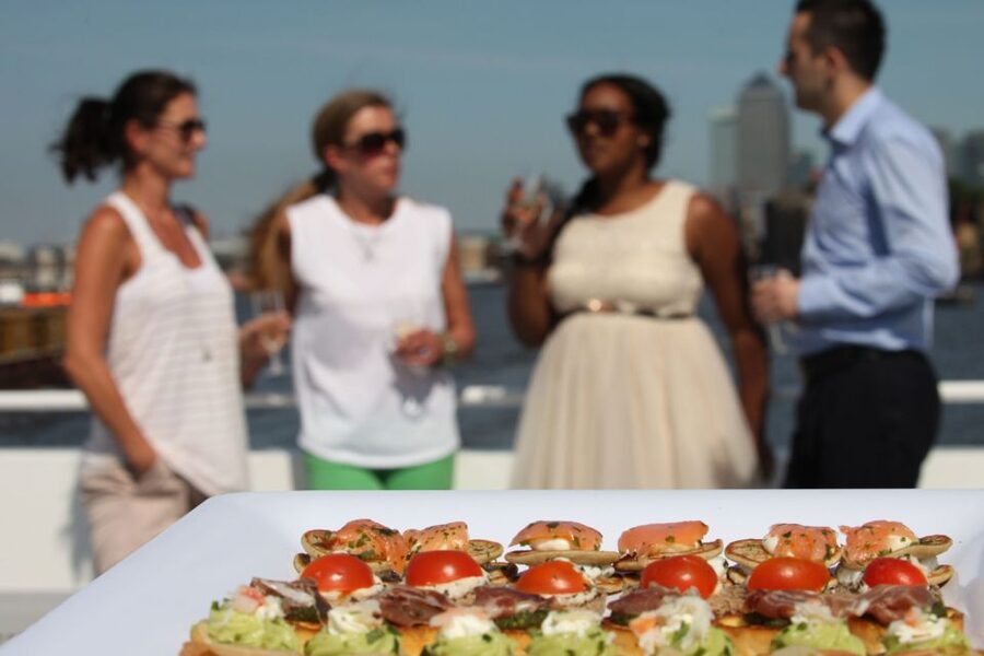 London: River Thames Evening Cruise with Bubbly and Canapés - Canary Wharf and the modern Thames