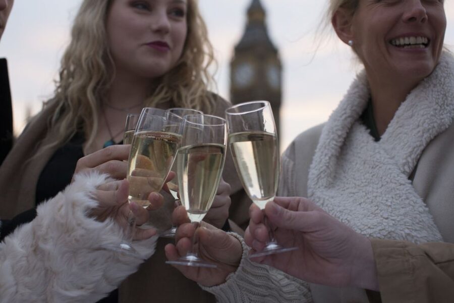 London: River Thames Evening Cruise with Bubbly and Canapés - Live music and the mood onboard