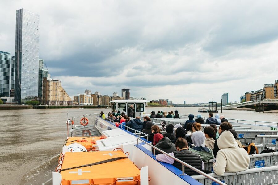 London: River Thames Hop-On Hop-Off Sightseeing Cruise - South Bank to St. Paul’s: the best stretch for photographs