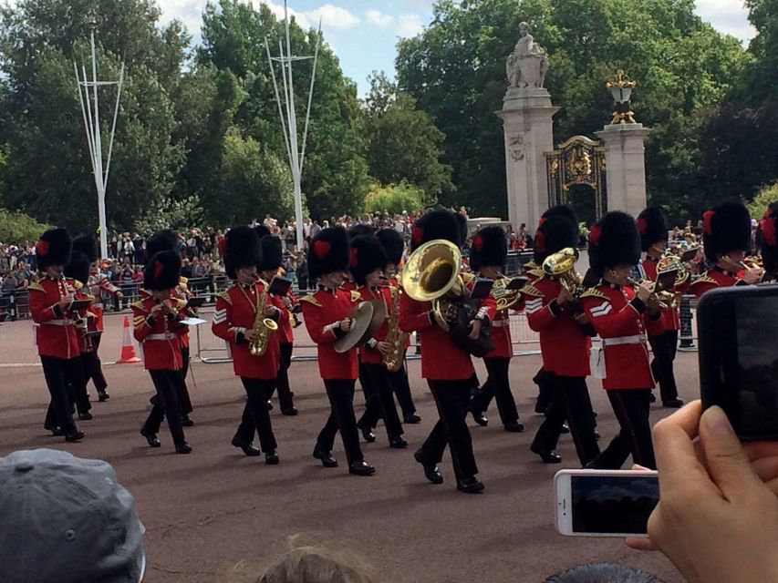 London: Royalty Walking Tour with Changing of The Guard - Horse Guards Parade and Whitehall