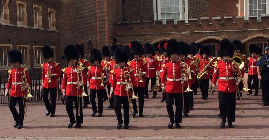 London: Royalty Walking Tour with Changing of The Guard - What the guides add to the walk