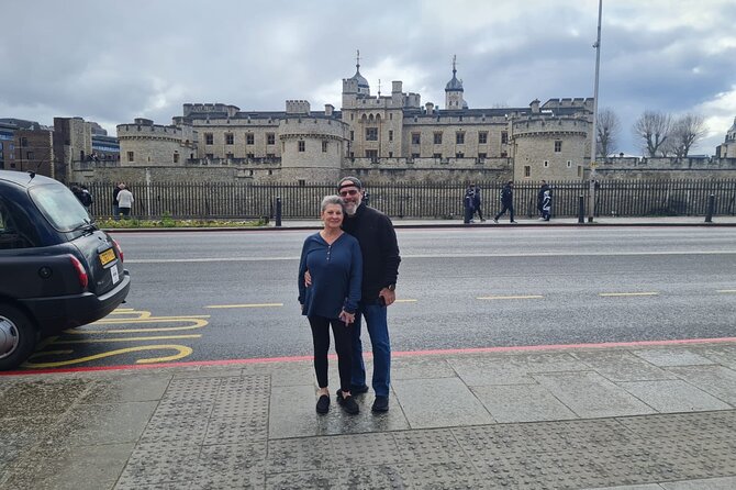 London Sightseeing Private Black Cab Tour with Hotel Pick Up - Buckingham Palace adds the royal chapter