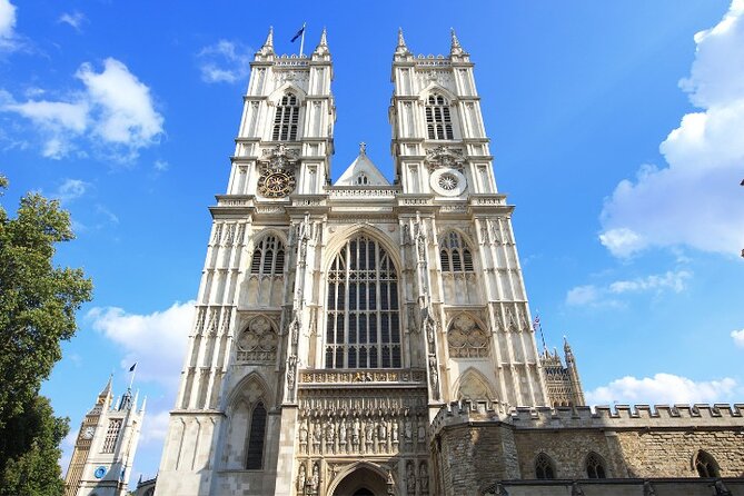 London Sightseeing Walking Tour with 30+ sights - St Paul’s and the City’s Roman Foundations