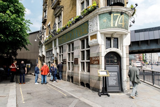 London Small Group Tour of Historical Pubs - Four pubs, two thousand years of London stories