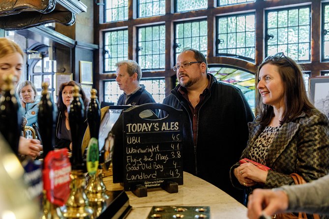London Small Group Tour of Historical Pubs - Fleet Street and the proper London boozer