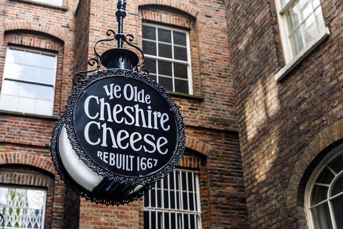 London Small Group Tour of Historical Pubs - Dickens, Conan Doyle, and the 17th-century stop