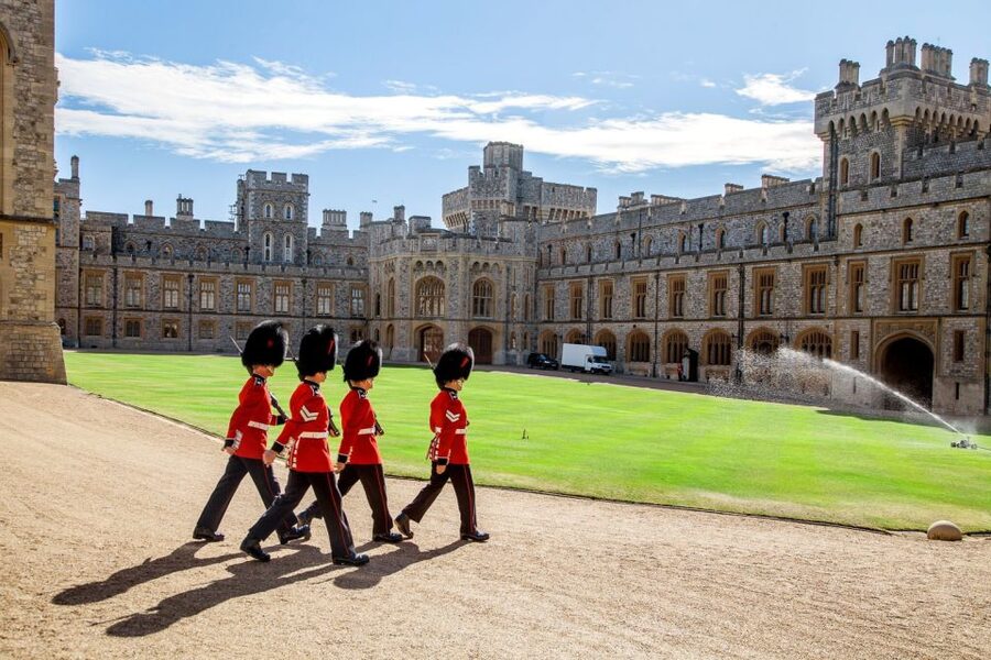 London: Stonehenge, Windsor Castle, Bath, Lacock & Pub Lunch - Four English highlights packed into one very long day