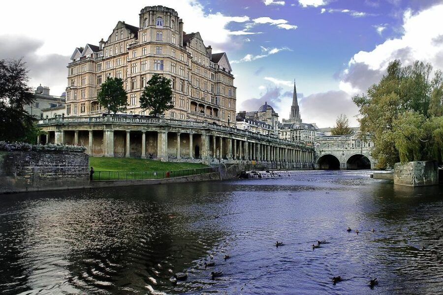 London: Stonehenge, Windsor Castle, Bath, Lacock & Pub Lunch - Who should book this day trip?